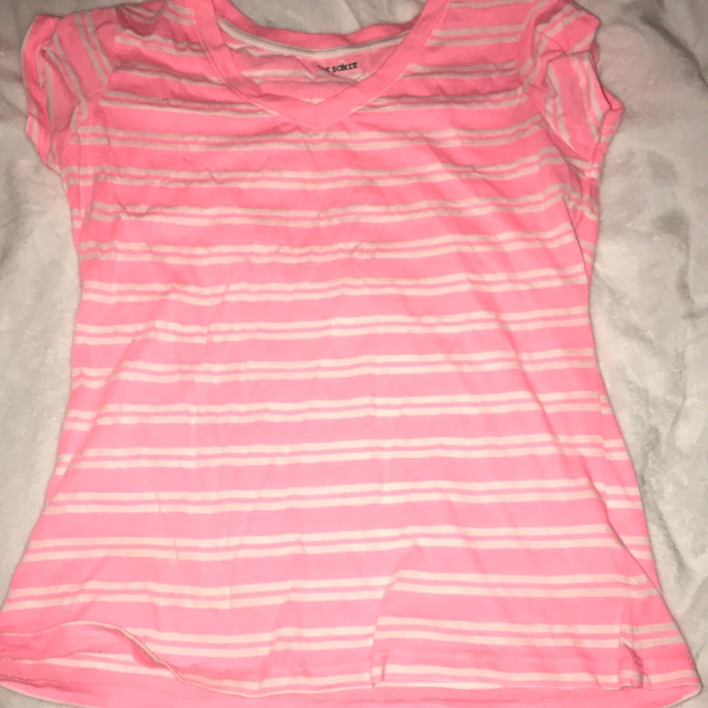 A short sleeve shirt
